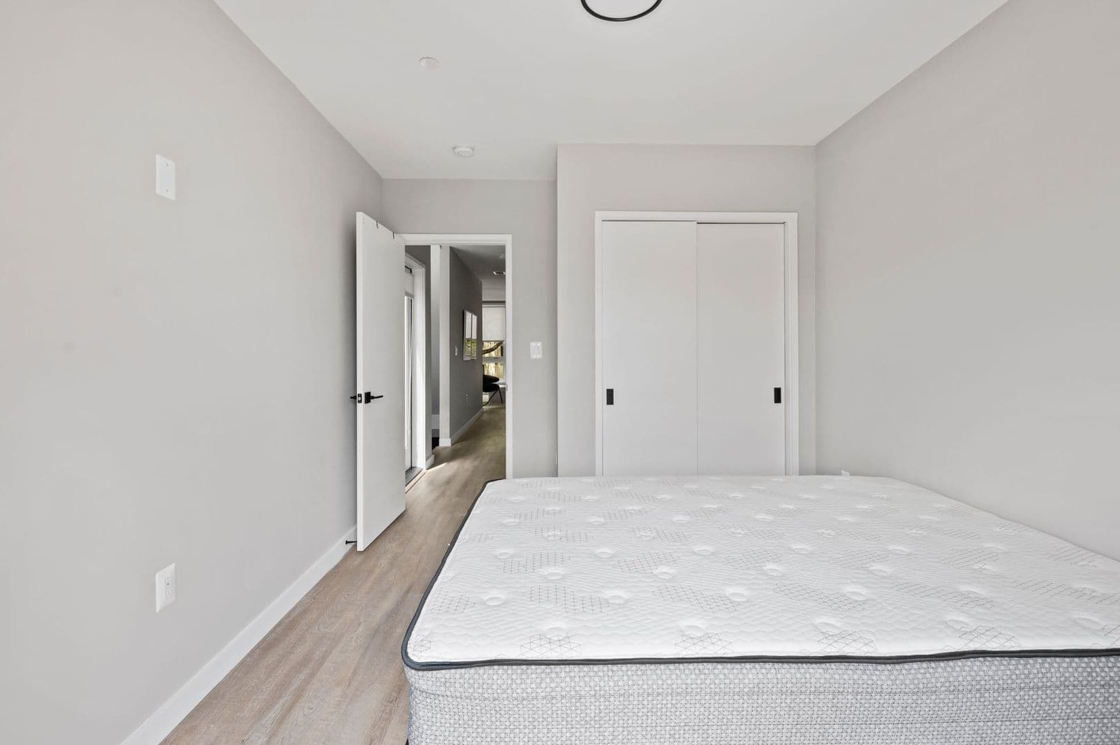 Washington Apartment: 910-912 Euclid ST NW