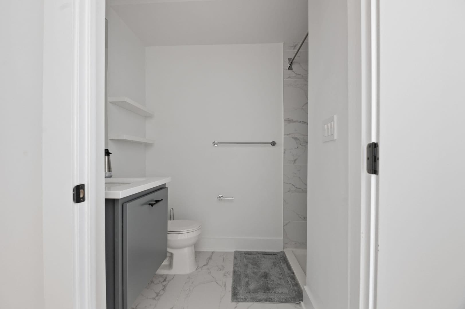 Washington Apartment: 1126 9th St NW
