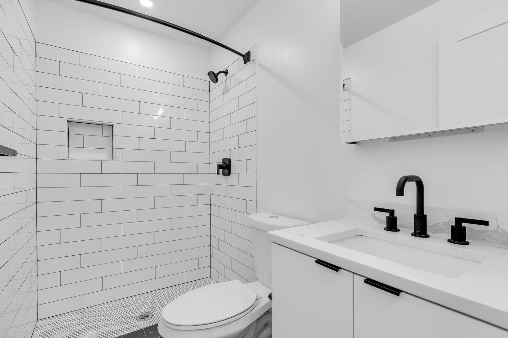 Washington Apartment: 331 15th St NE
