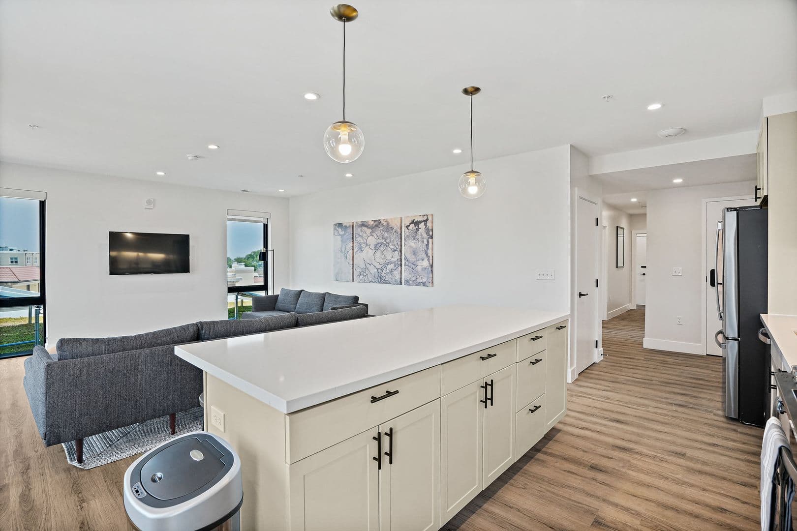 Washington Apartment: 225 Vine St NW