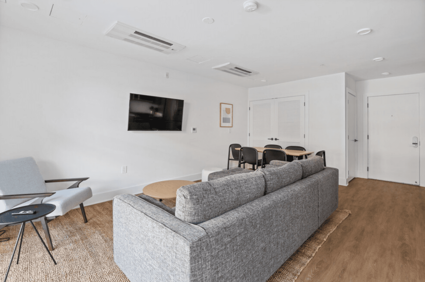 Washington Apartment: 1126 9th St NW