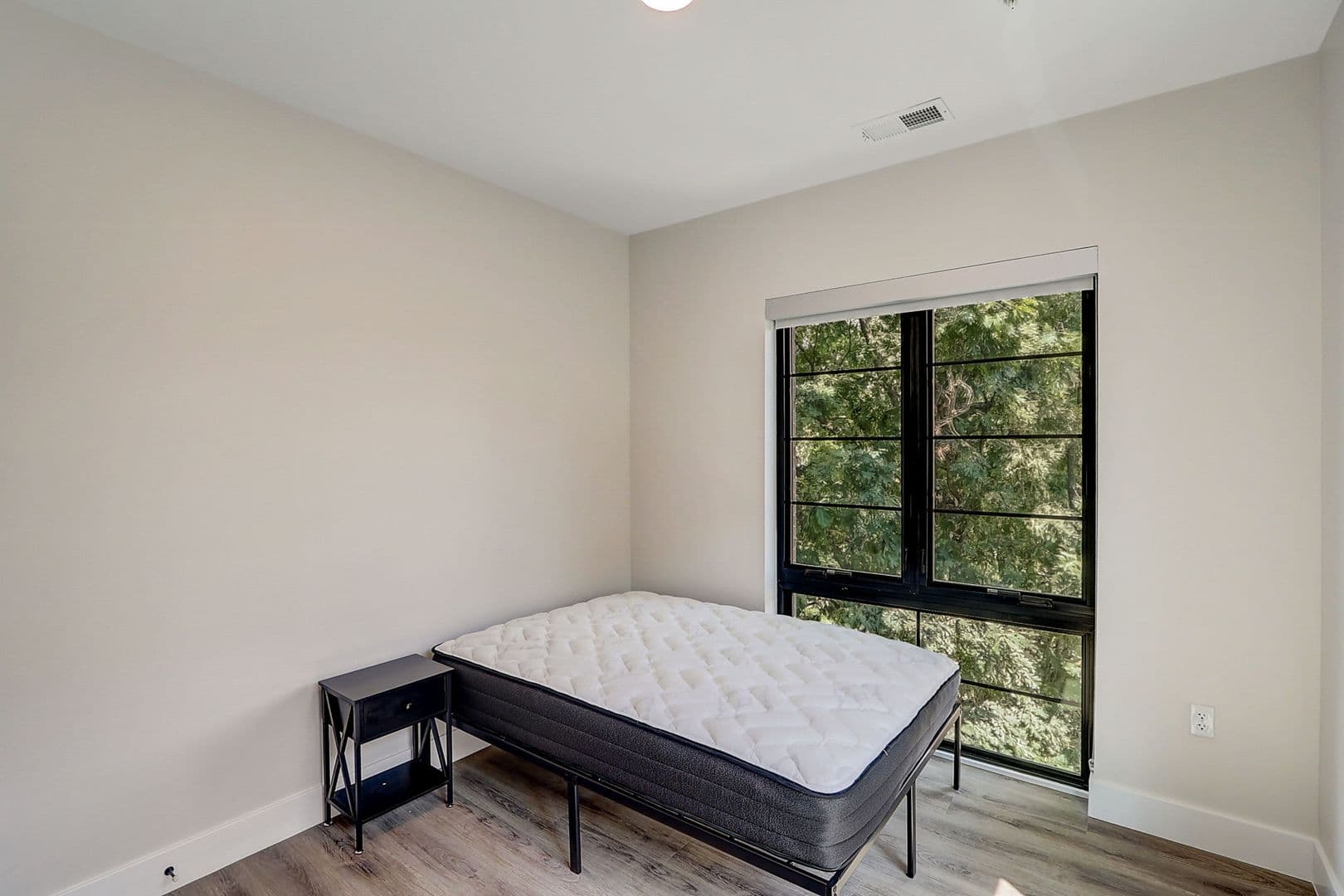 Washington Apartment: 225 Vine St NW
