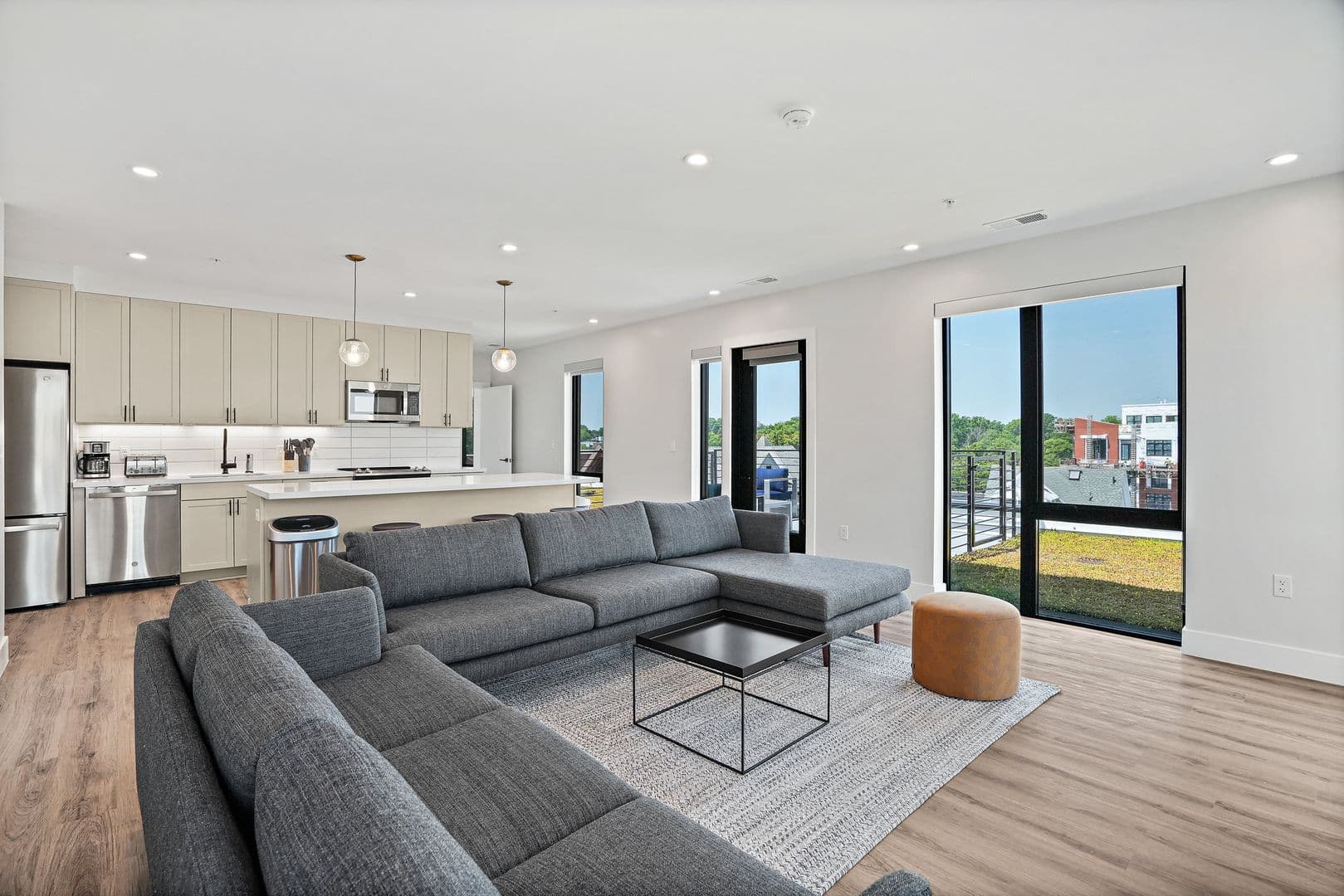 Washington Apartment: 225 Vine St NW