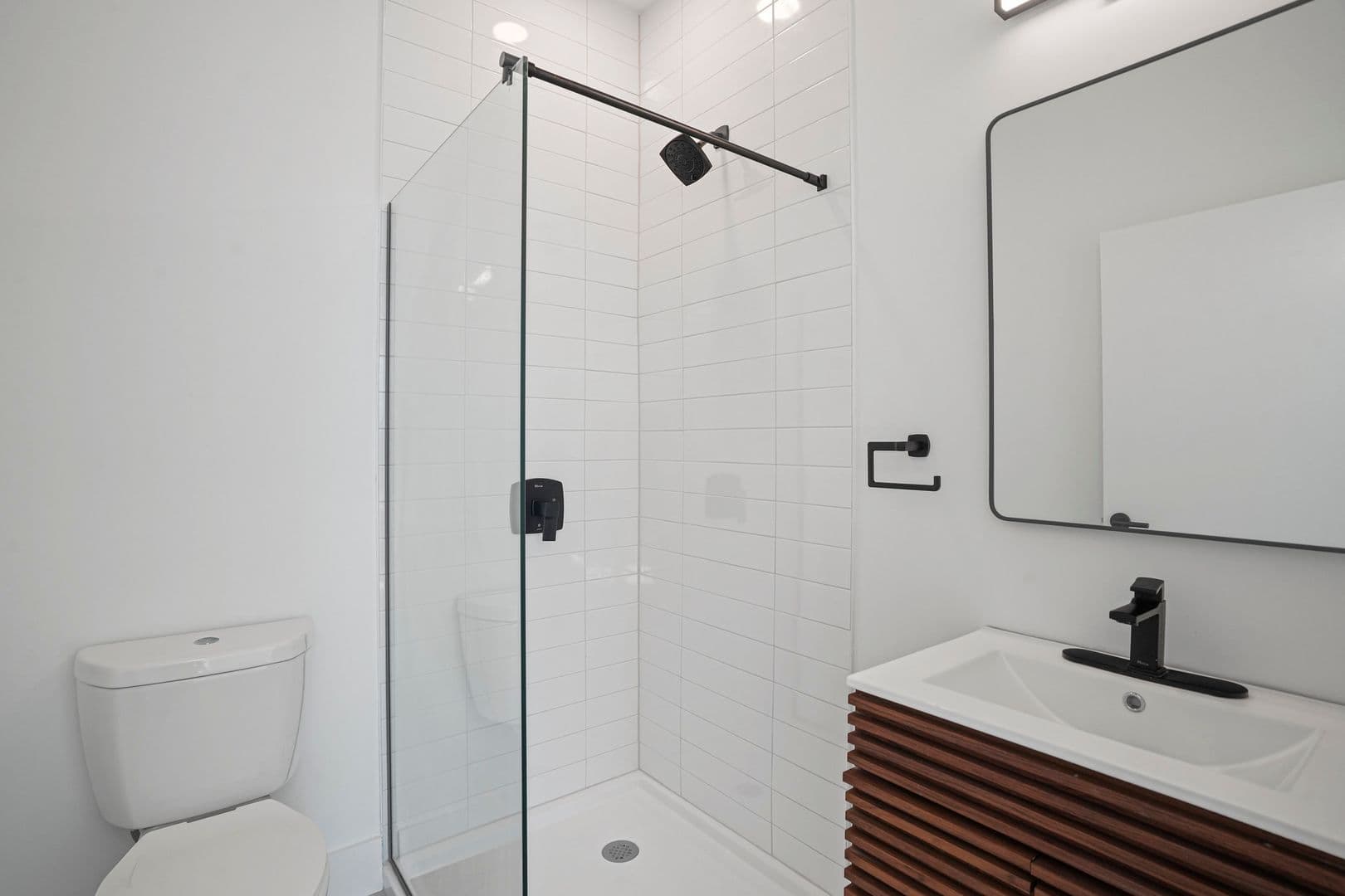Washington Apartment: 1036 Newton St NE