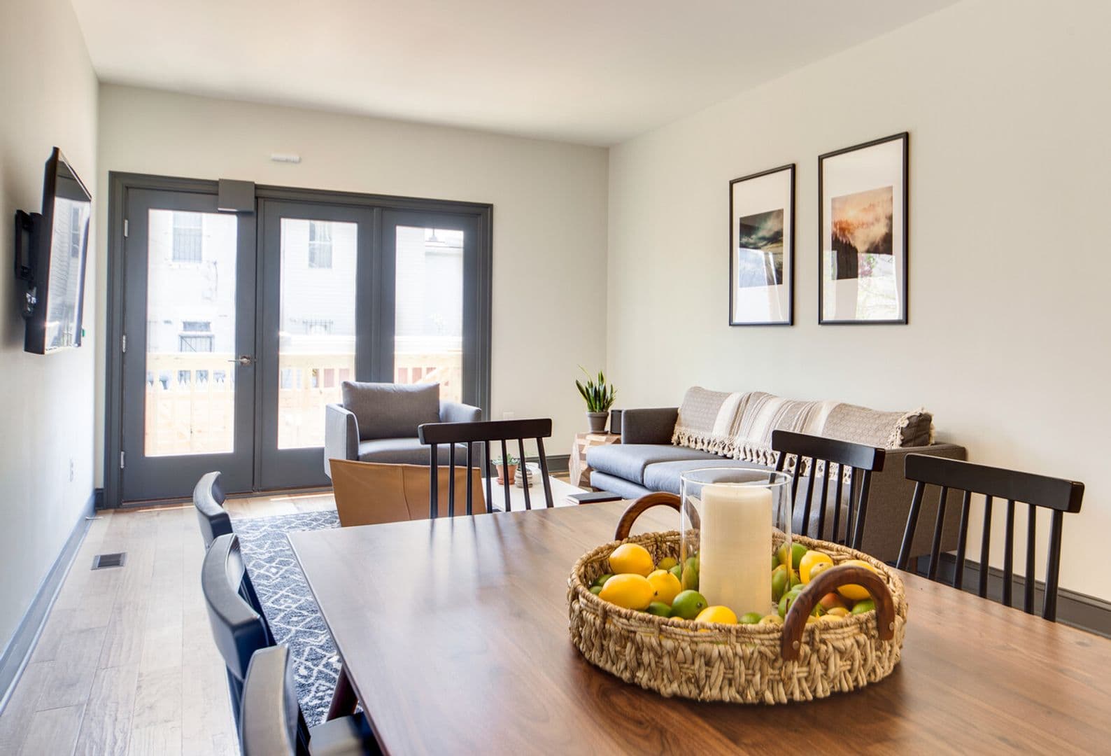 Washington Apartment: 410-412 Richardson PL NW