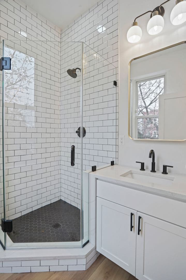 Washington Apartment: 235 F St NE