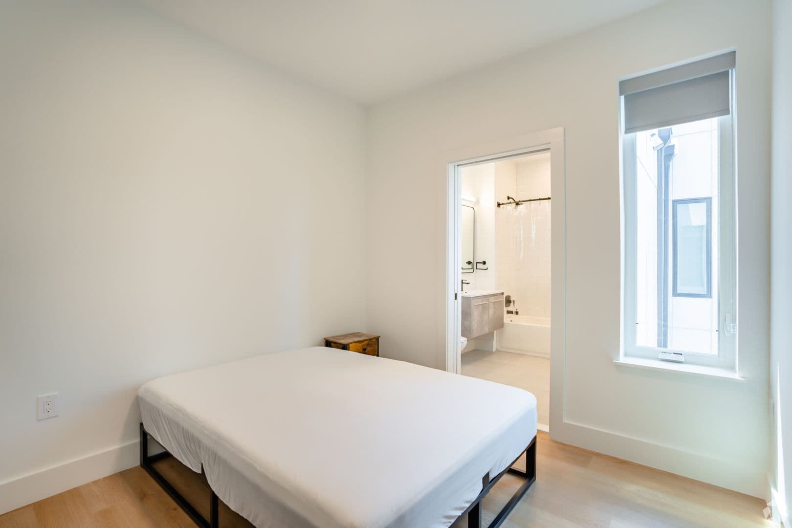 Washington Apartment: 1036 Newton St NE