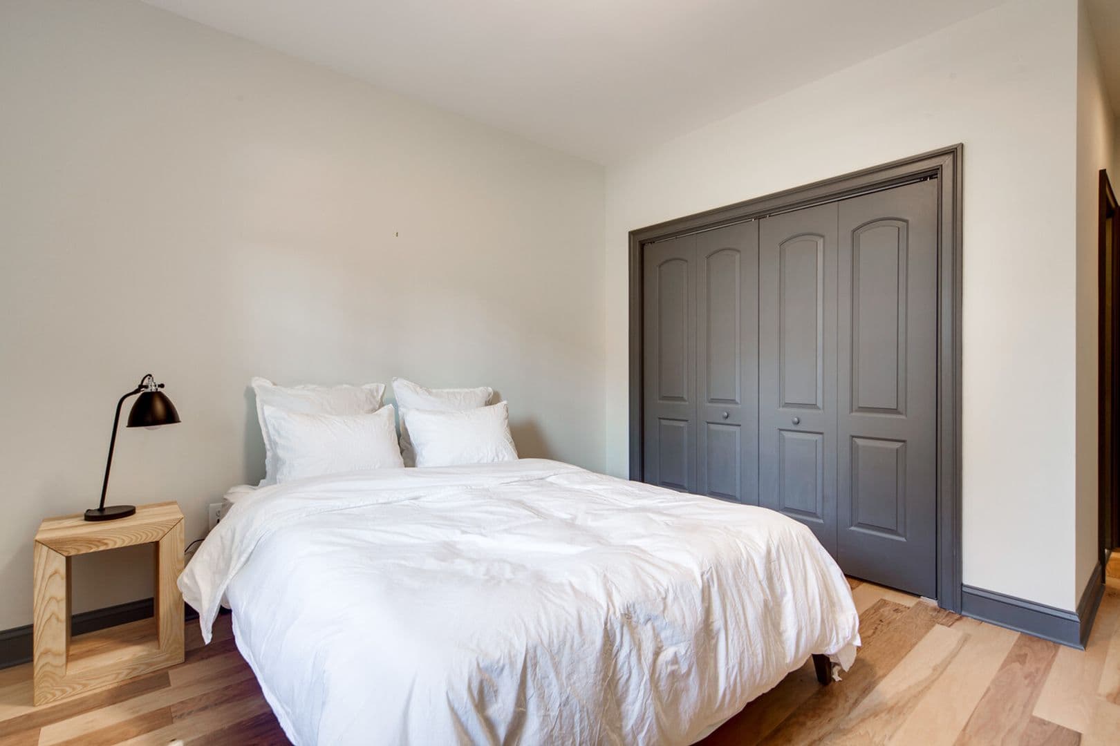 Washington Apartment: 410-412 Richardson PL NW
