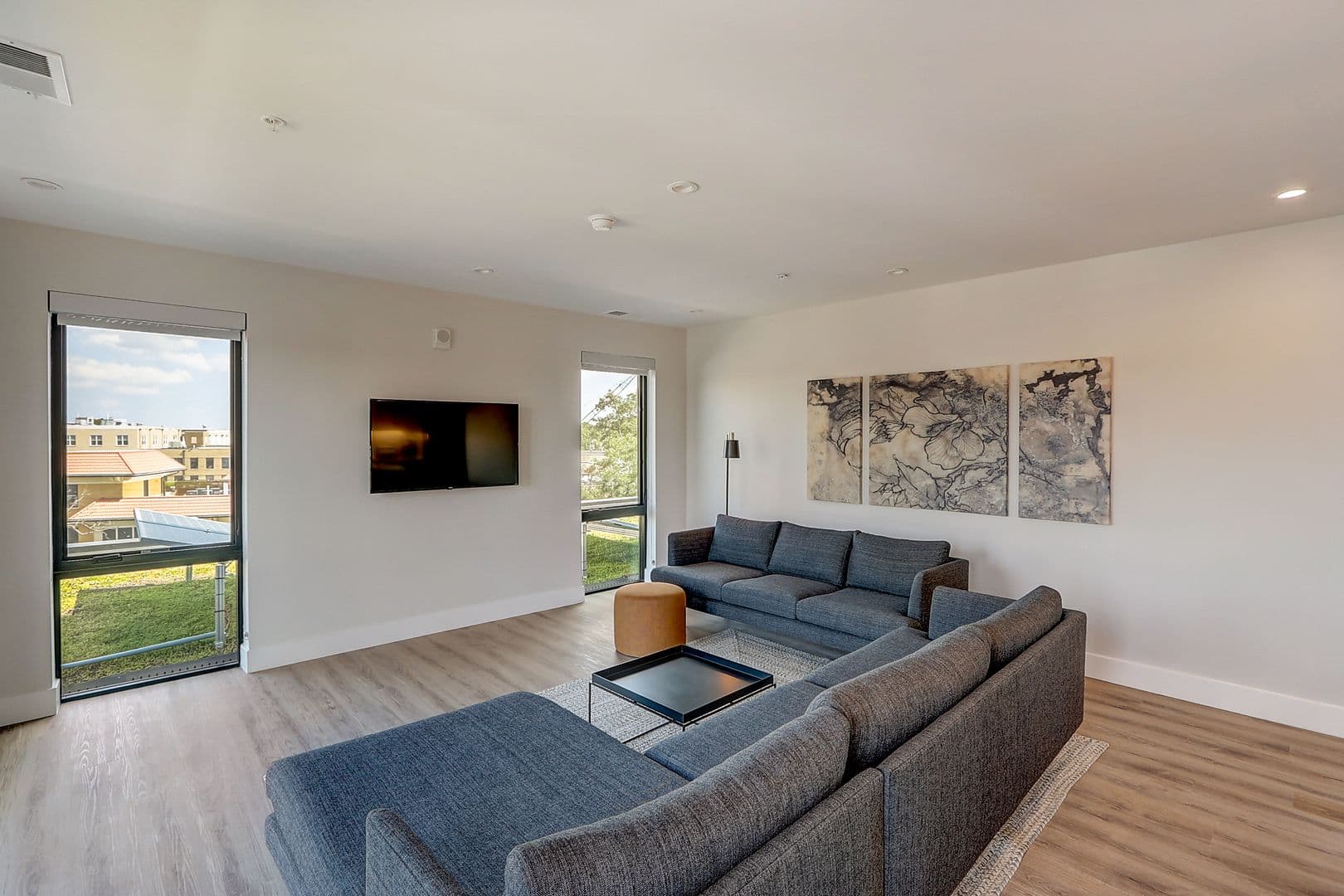 Washington Apartment: 225 Vine St NW