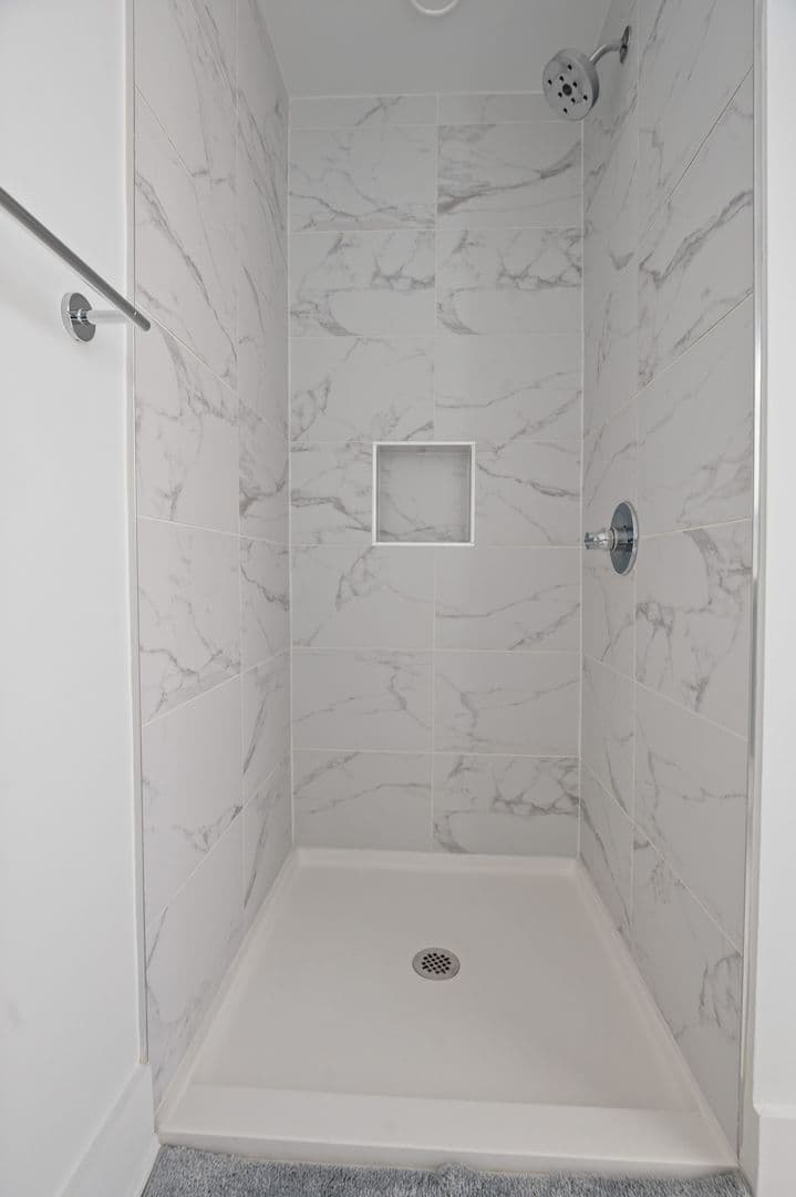 Washington Apartment: 1126 9th St NW