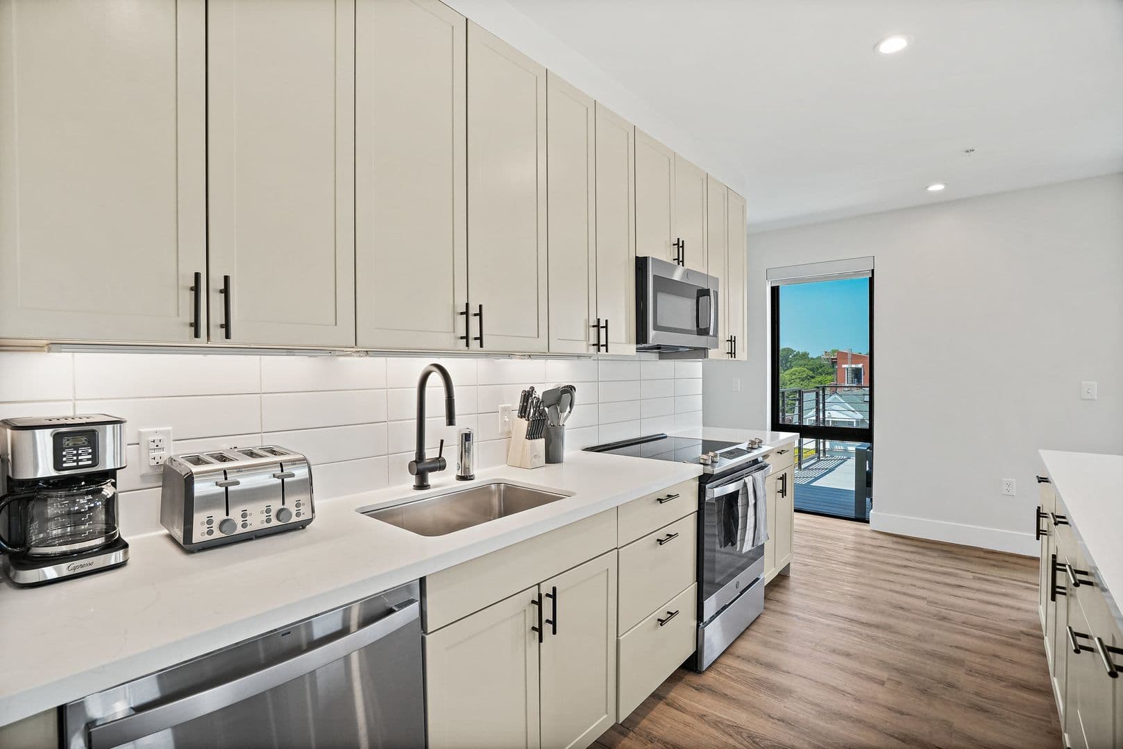 Washington Apartment: 225 Vine St NW