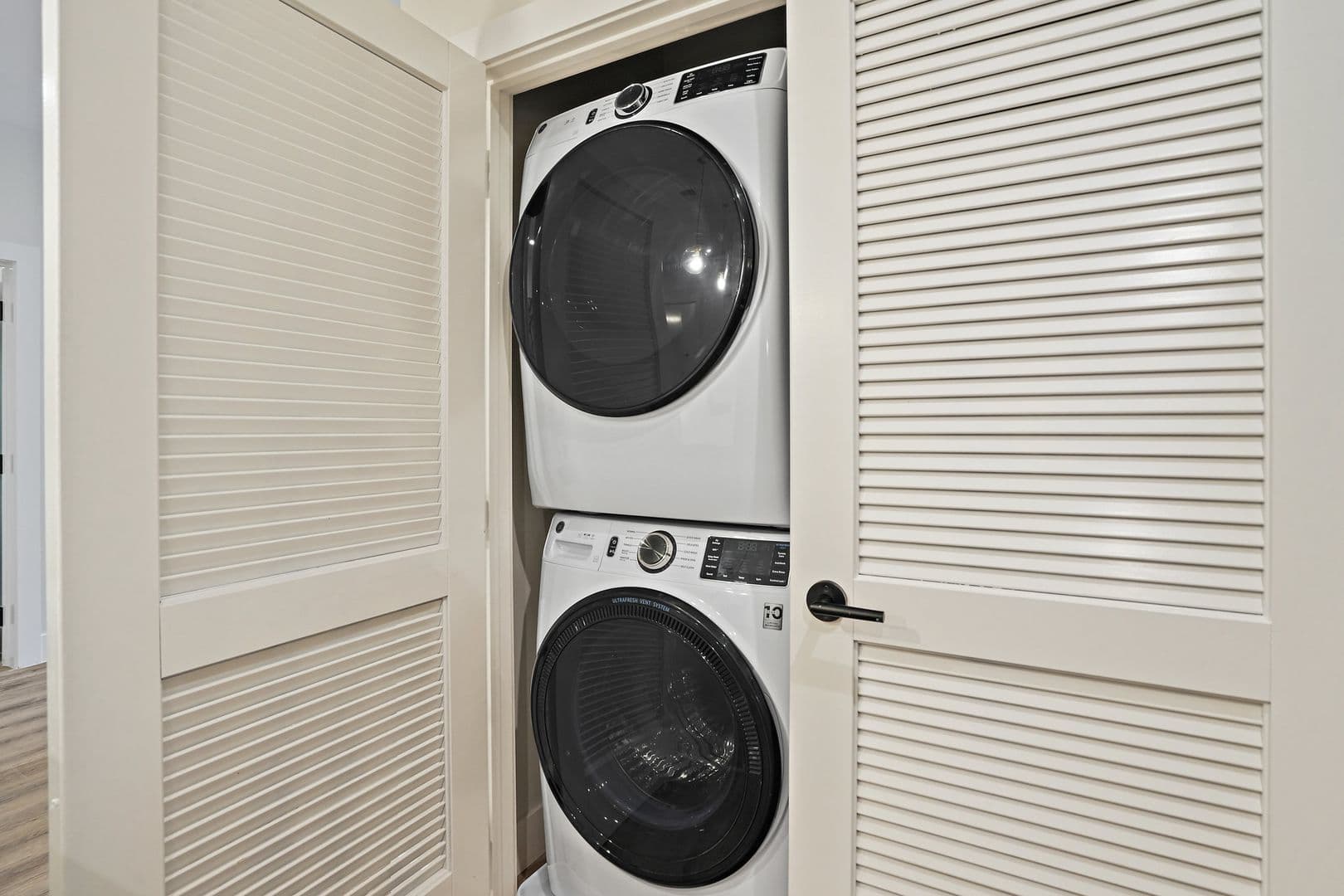 Washington Apartment: 225 Vine St NW