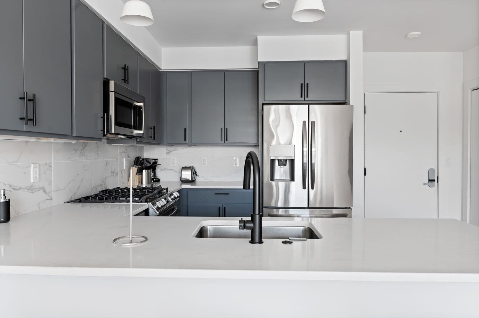 Washington Apartment: 1126 9th St NW