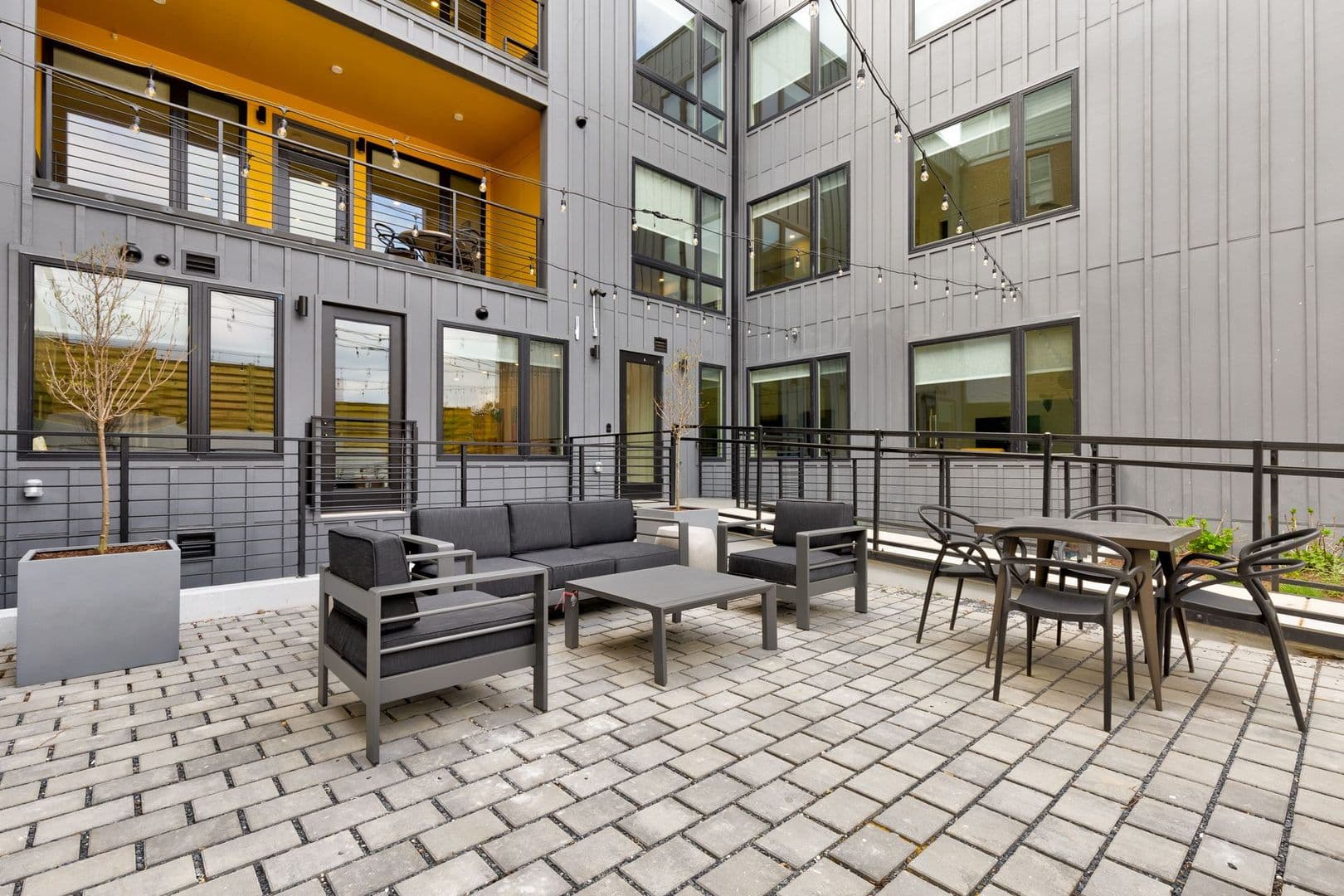 Washington Apartment: 331 15th St NE