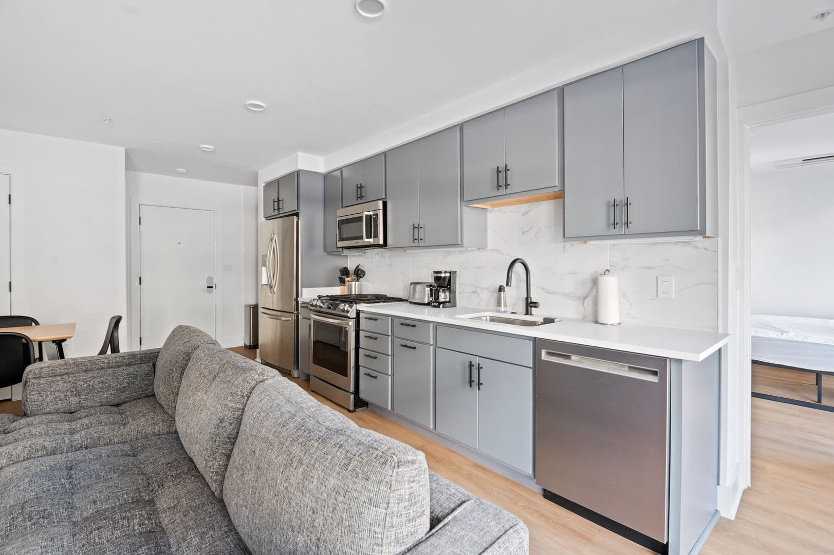 Washington Apartment: 1126 9th St NW