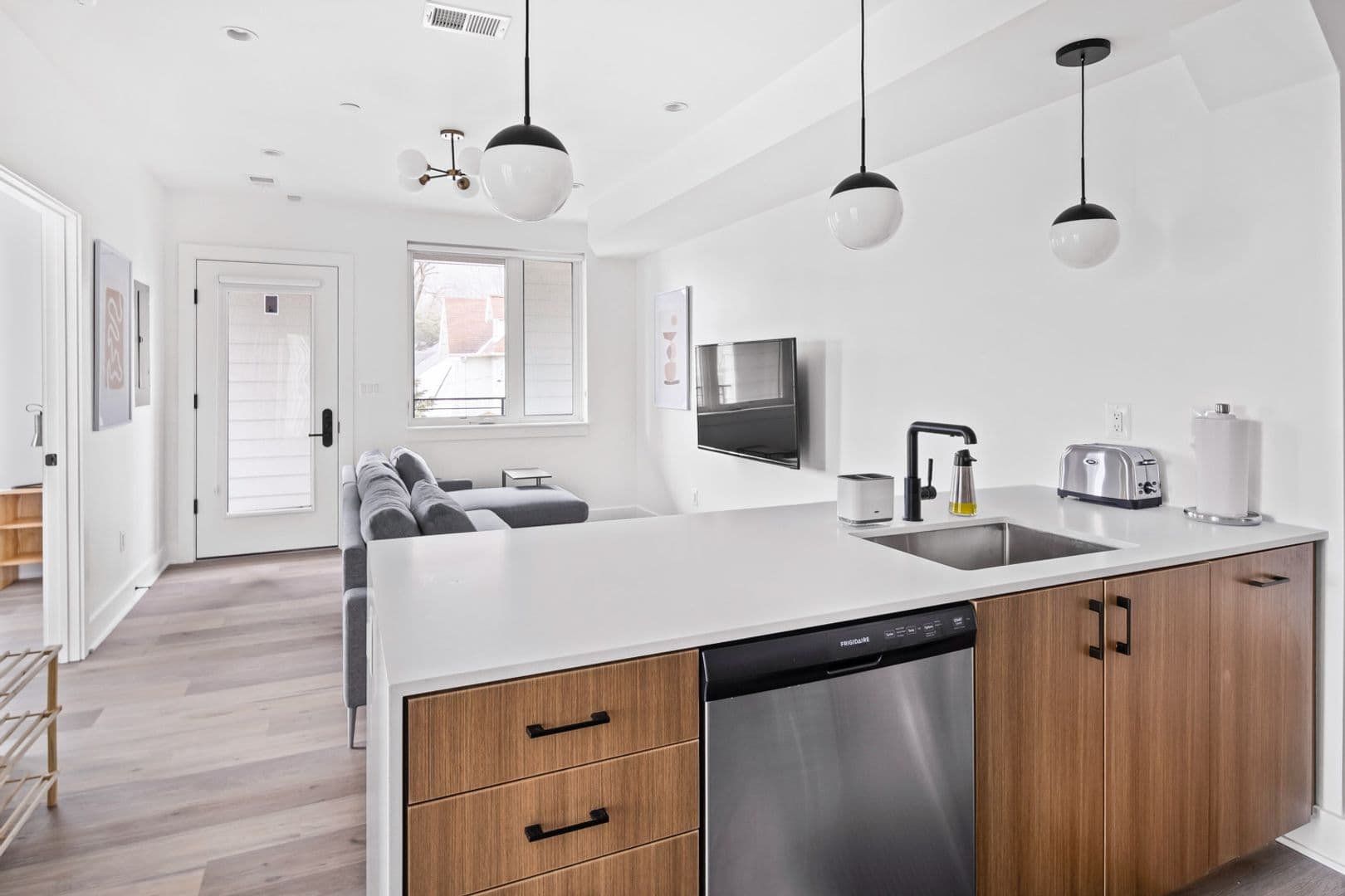Washington Apartment: 1201 Perry St NE