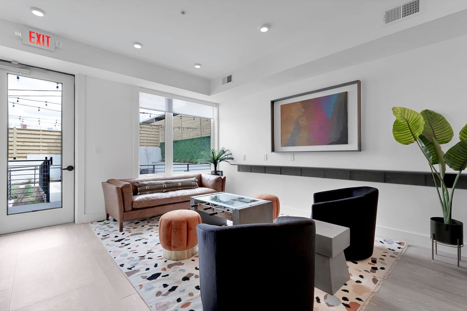 Washington Apartment: 331 15th St NE