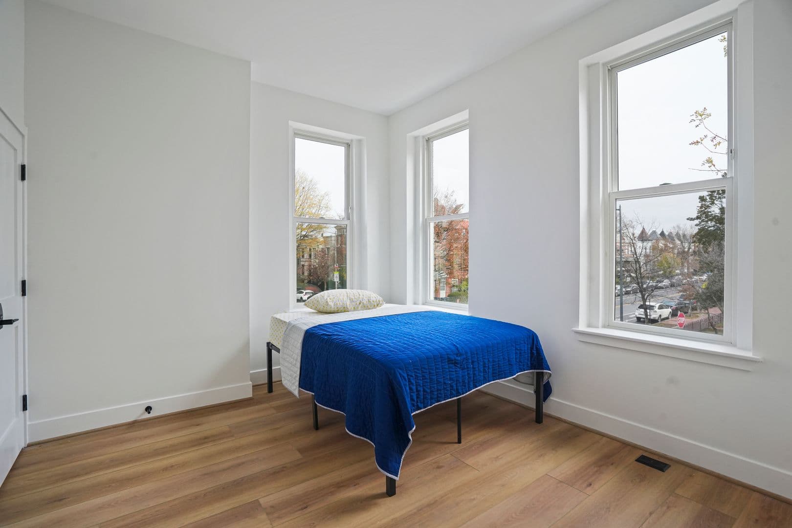 Washington Apartment: 235 F St NE
