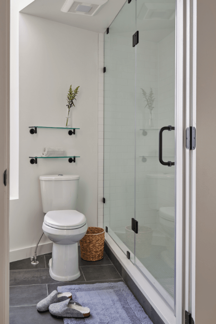Washington Apartment: 3431 13th St NW