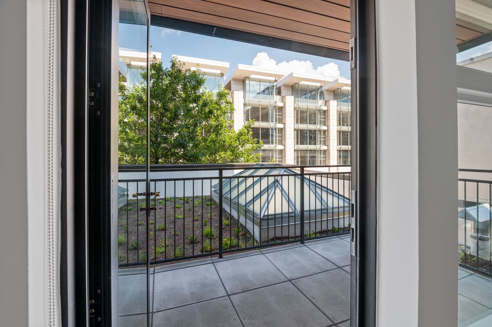 Washington Apartment: 1126 9th St NW