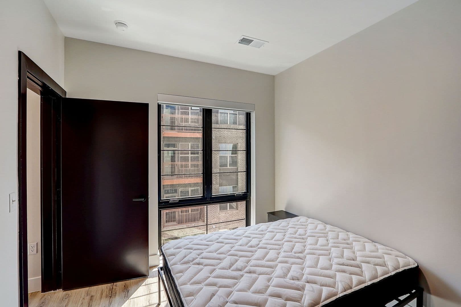 Washington Apartment: 225 Vine St NW