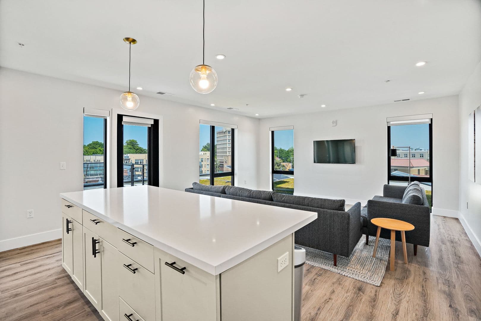 Washington Apartment: 225 Vine St NW