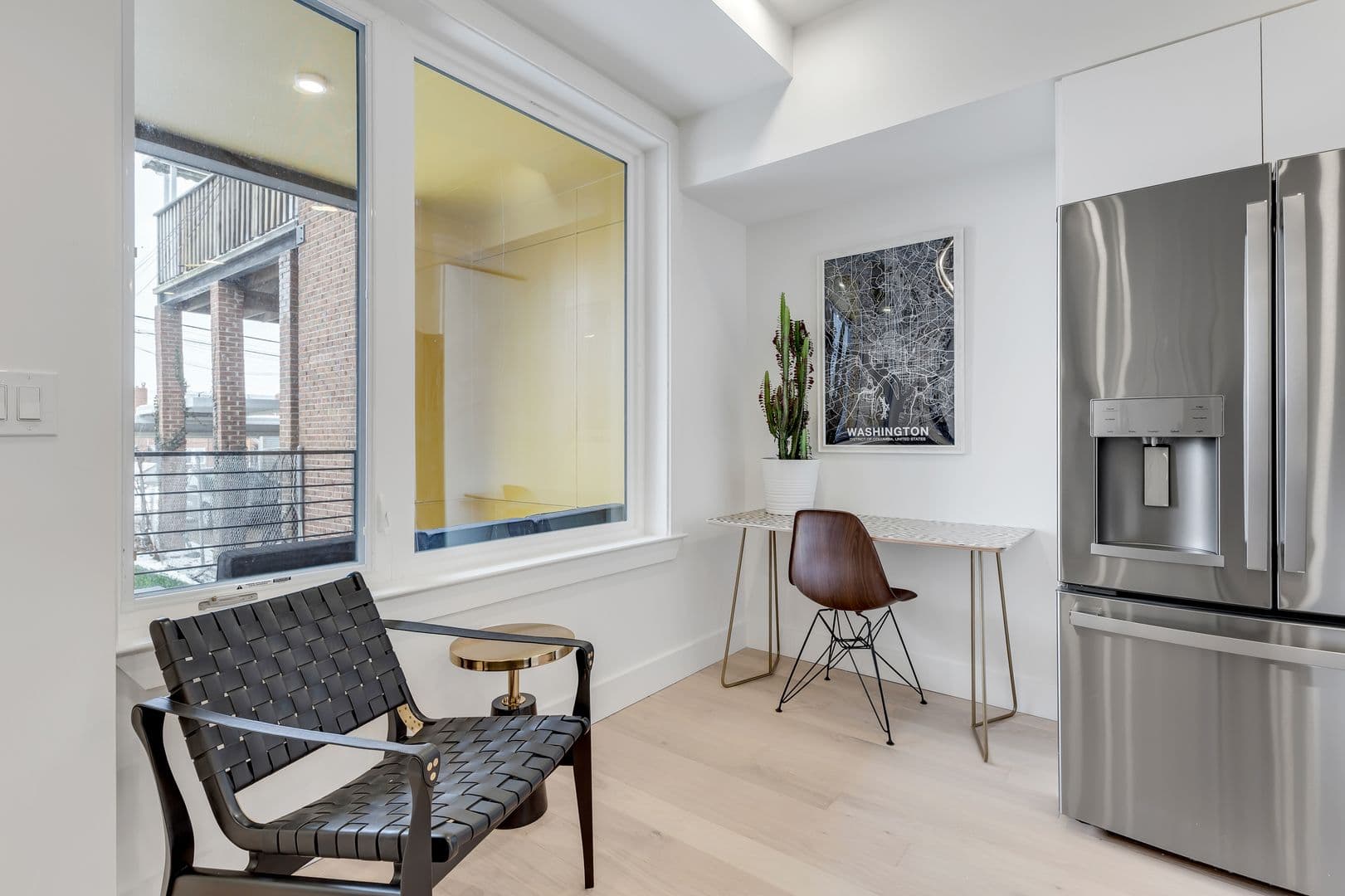 Washington Apartment: 331 15th St NE