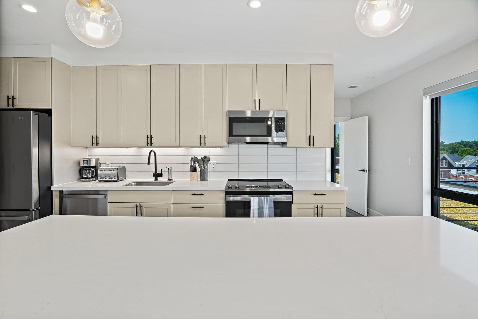 Washington Apartment: 225 Vine St NW