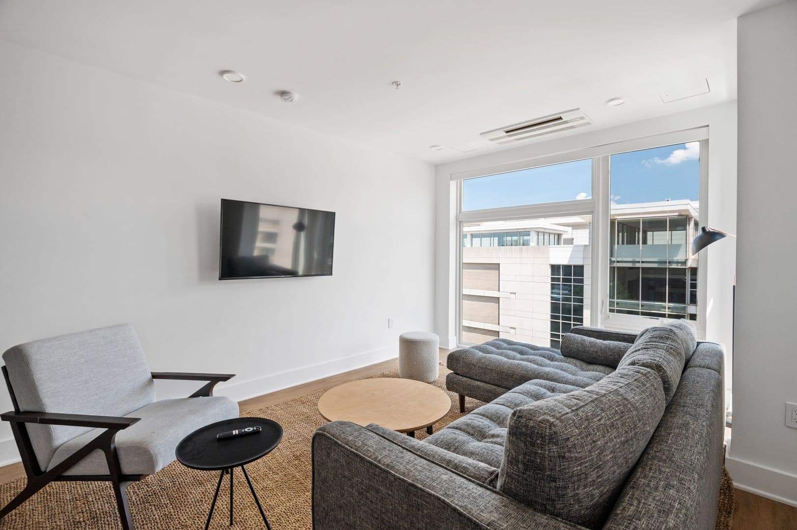 Washington Apartment: 1126 9th St NW