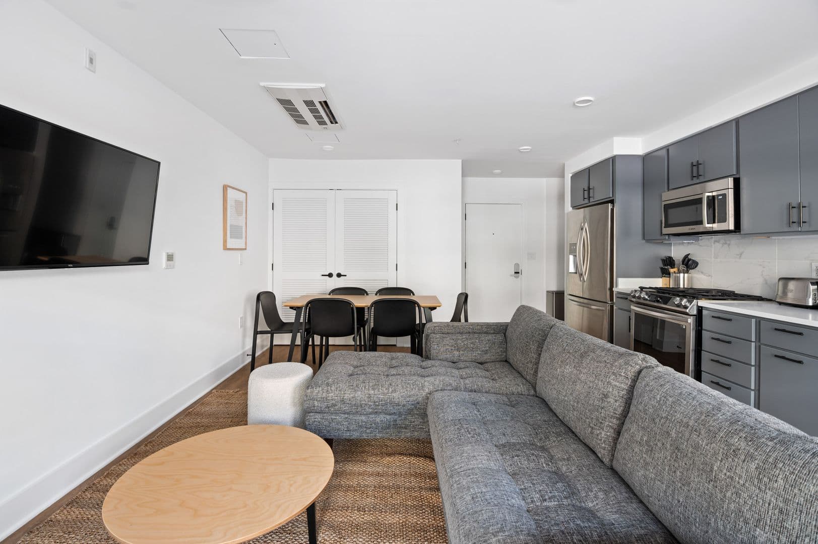 Washington Apartment: 1126 9th St NW