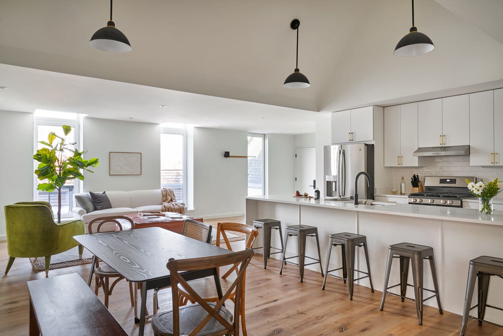 Washington Apartment: 3431 13th St NW