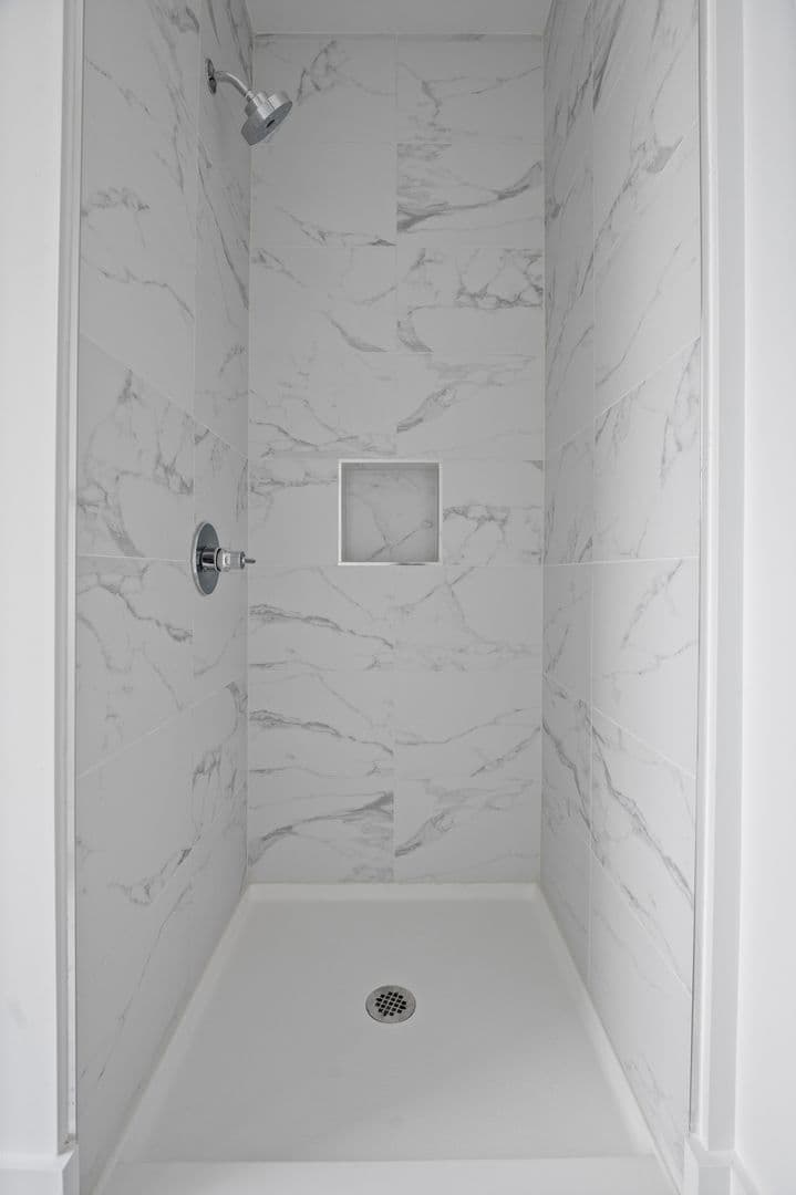 Washington Apartment: 1126 9th St NW