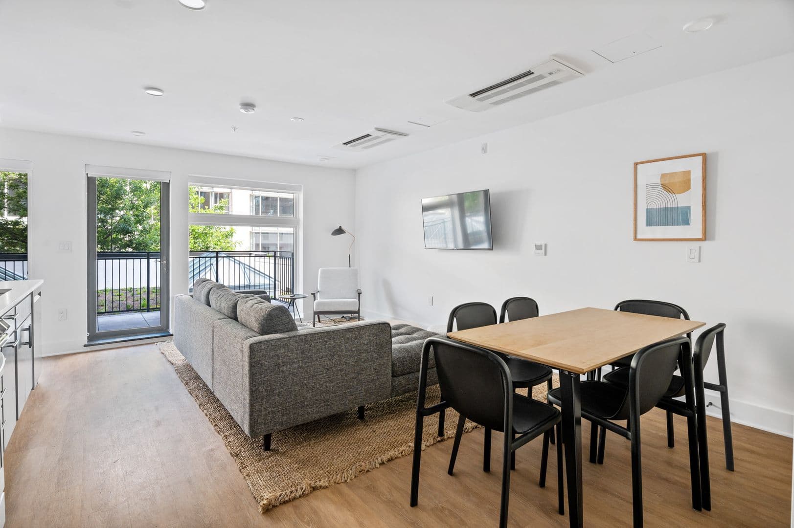 Washington Apartment: 1126 9th St NW