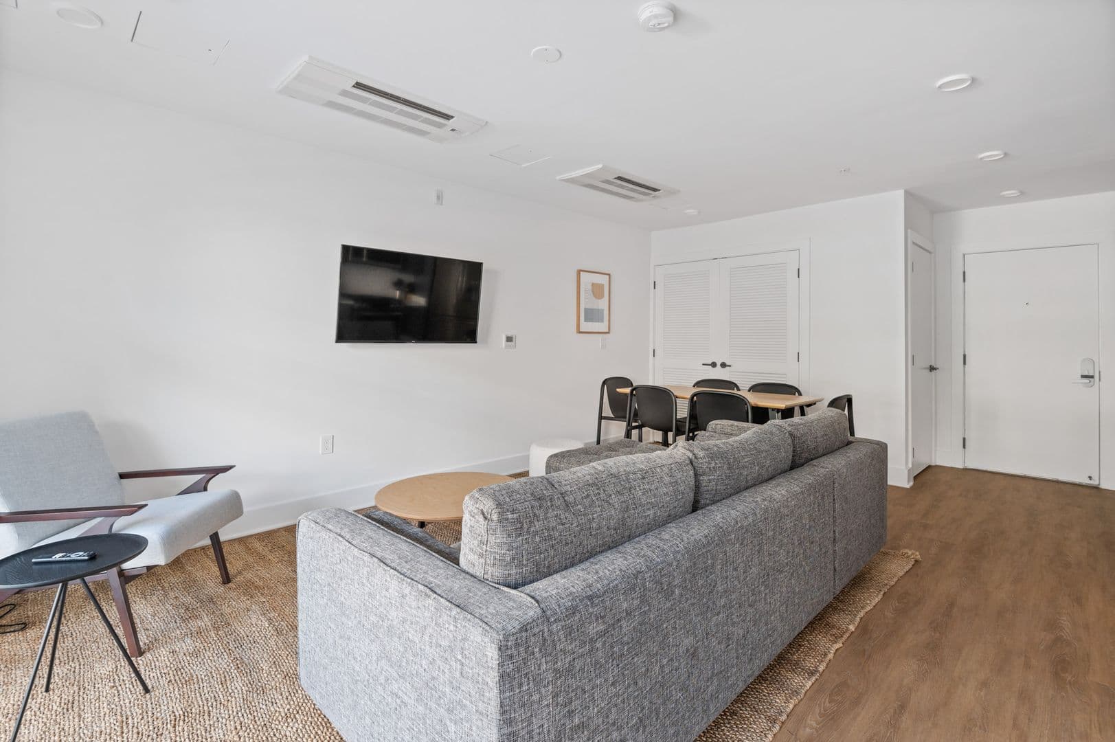 Washington Apartment: 1126 9th St NW