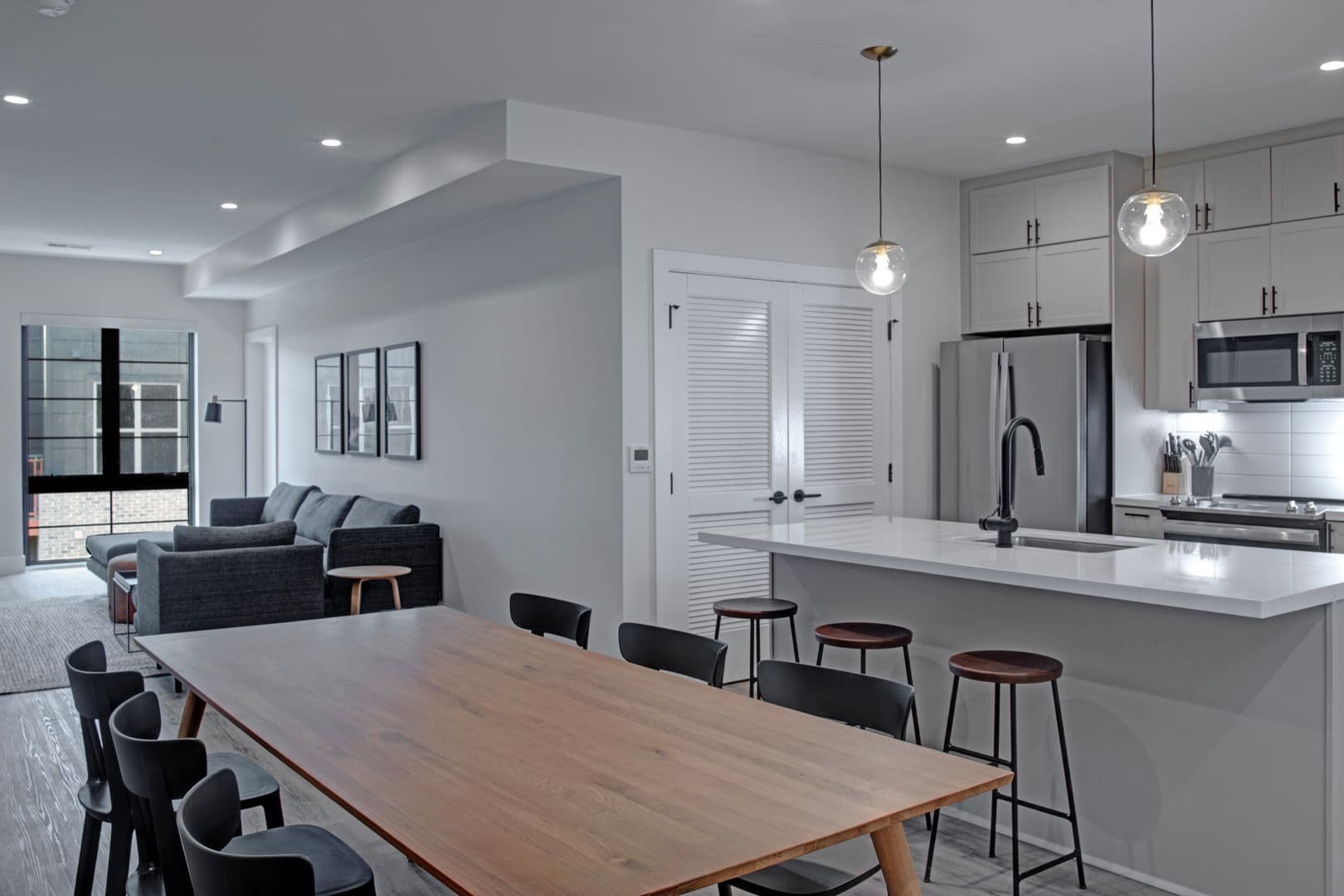Washington Apartment: 225 Vine St NW