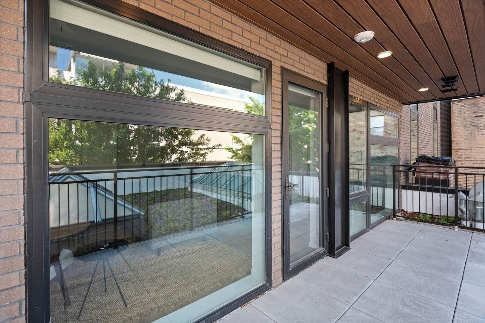 Washington Apartment: 1126 9th St NW