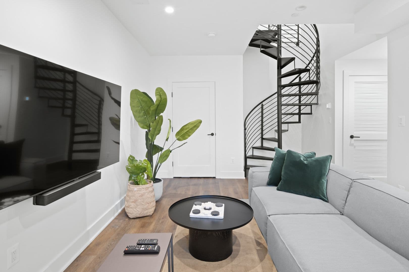 Washington Apartment: 1201 Perry St NE