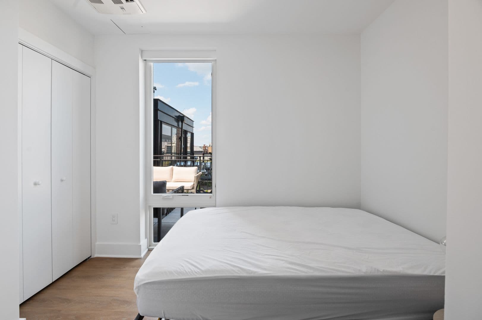 Washington Apartment: 1126 9th St NW