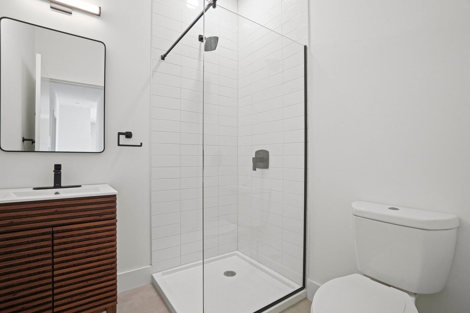 Washington Apartment: 1036 Newton St NE