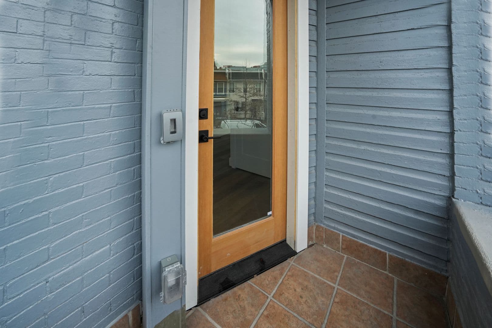 Washington Apartment: 235 F St NE