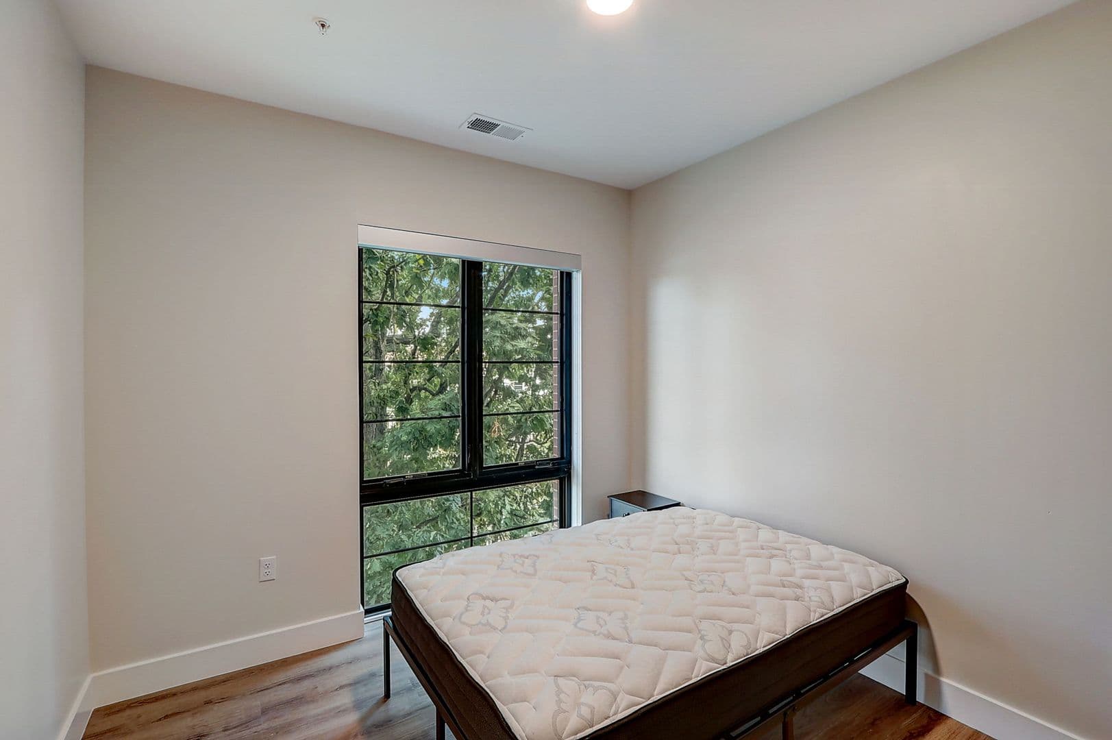 Washington Apartment: 225 Vine St NW