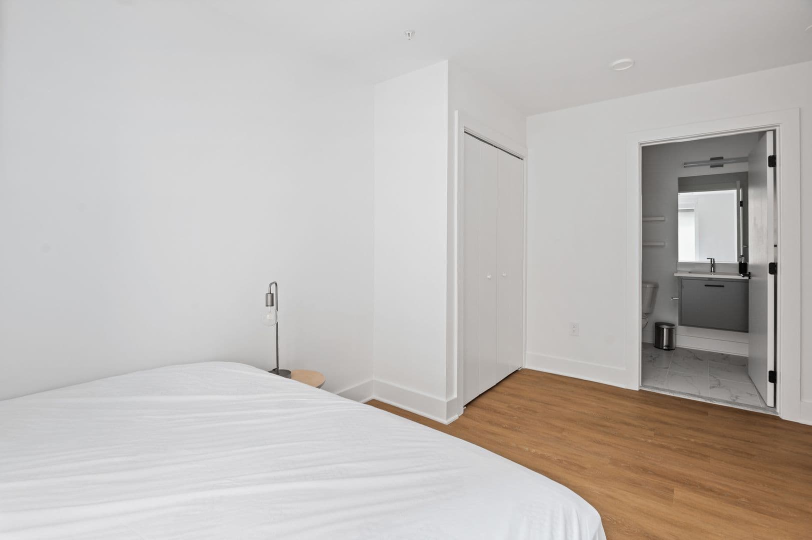 Washington Apartment: 1126 9th St NW