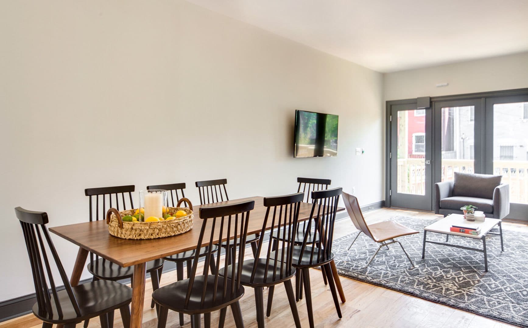 Washington Apartment: 410-412 Richardson PL NW