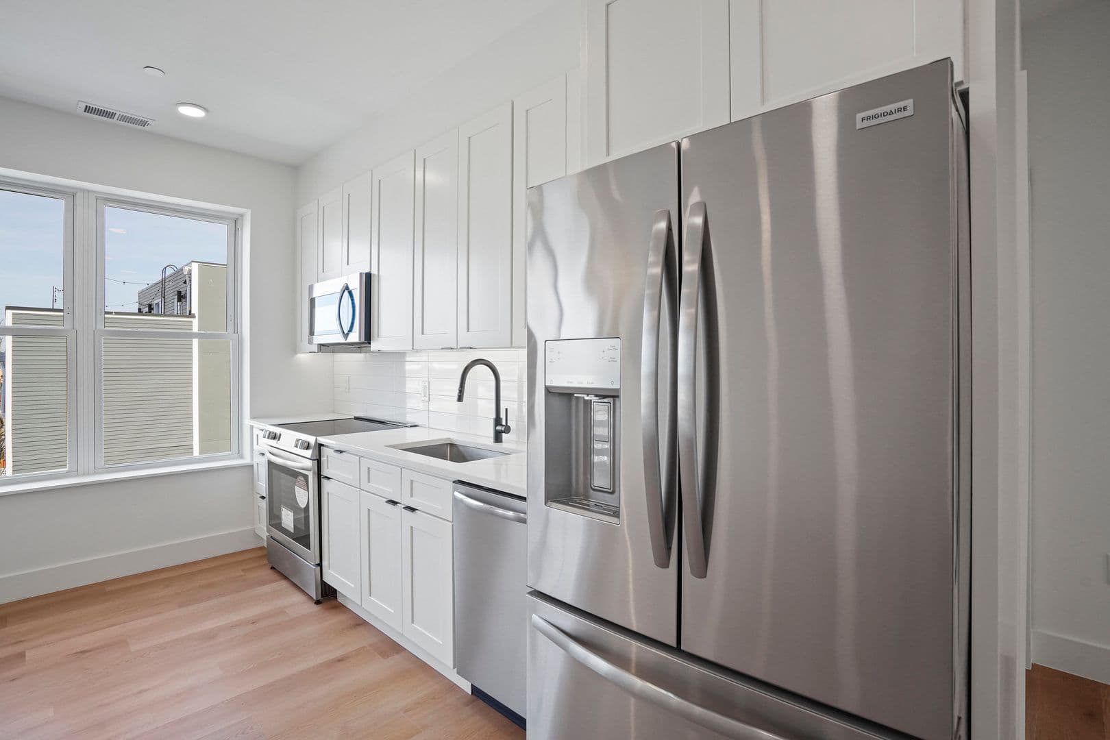 Washington Apartment: 1036 Newton St NE