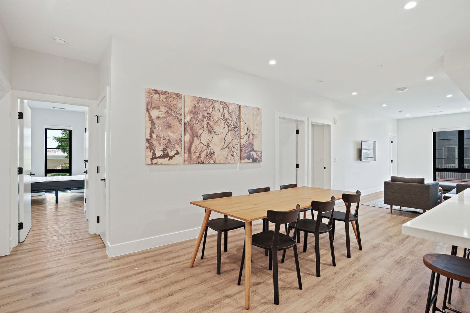 Washington Apartment: 225 Vine St NW