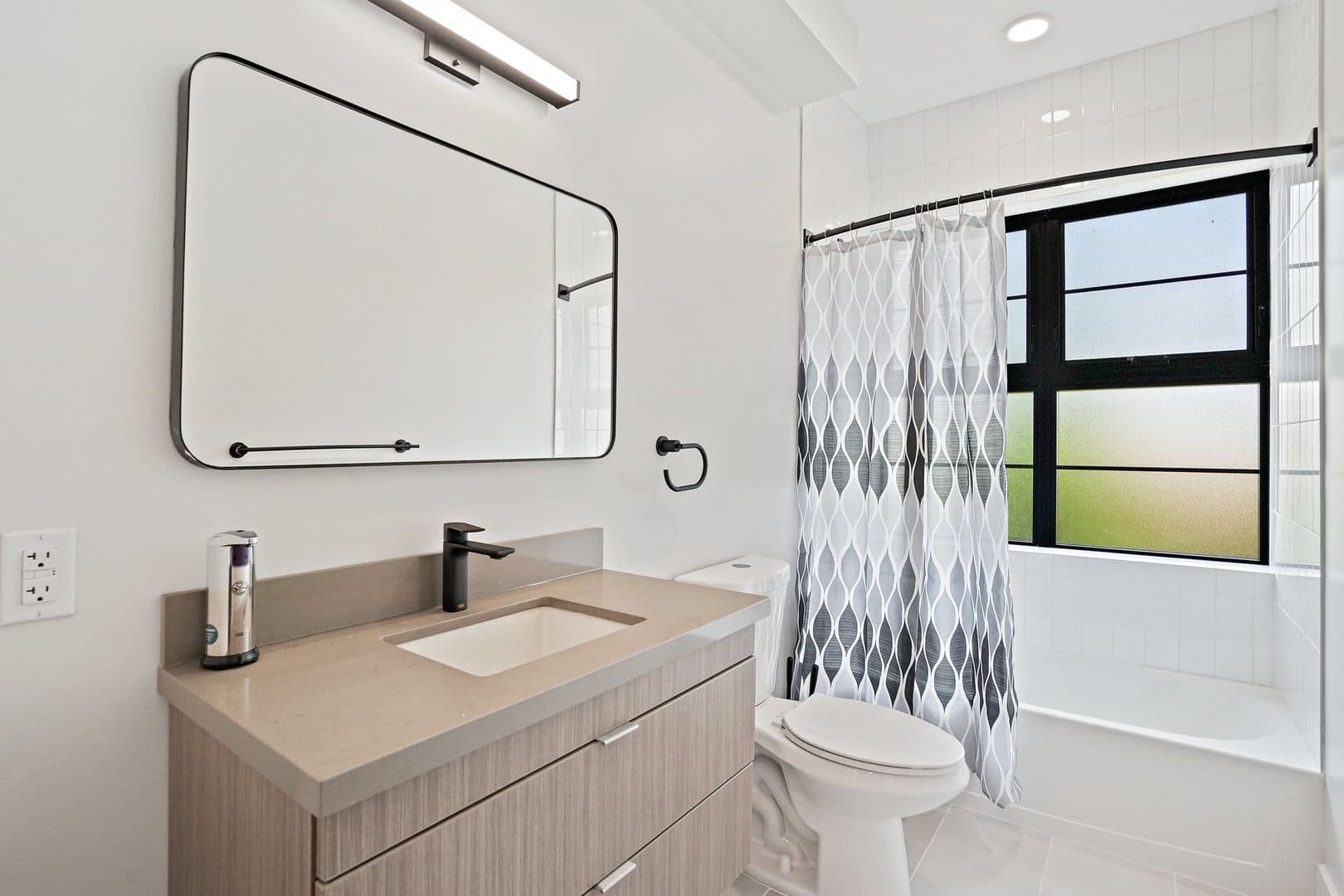 Washington Apartment: 225 Vine St NW