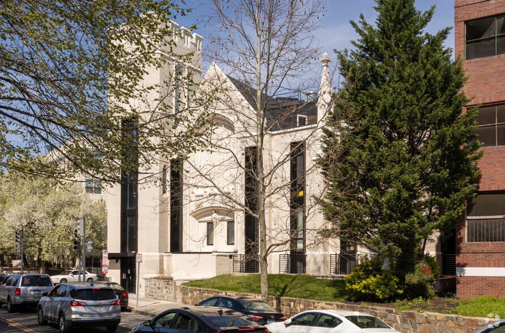 Washington Apartment: 3431 13th St NW