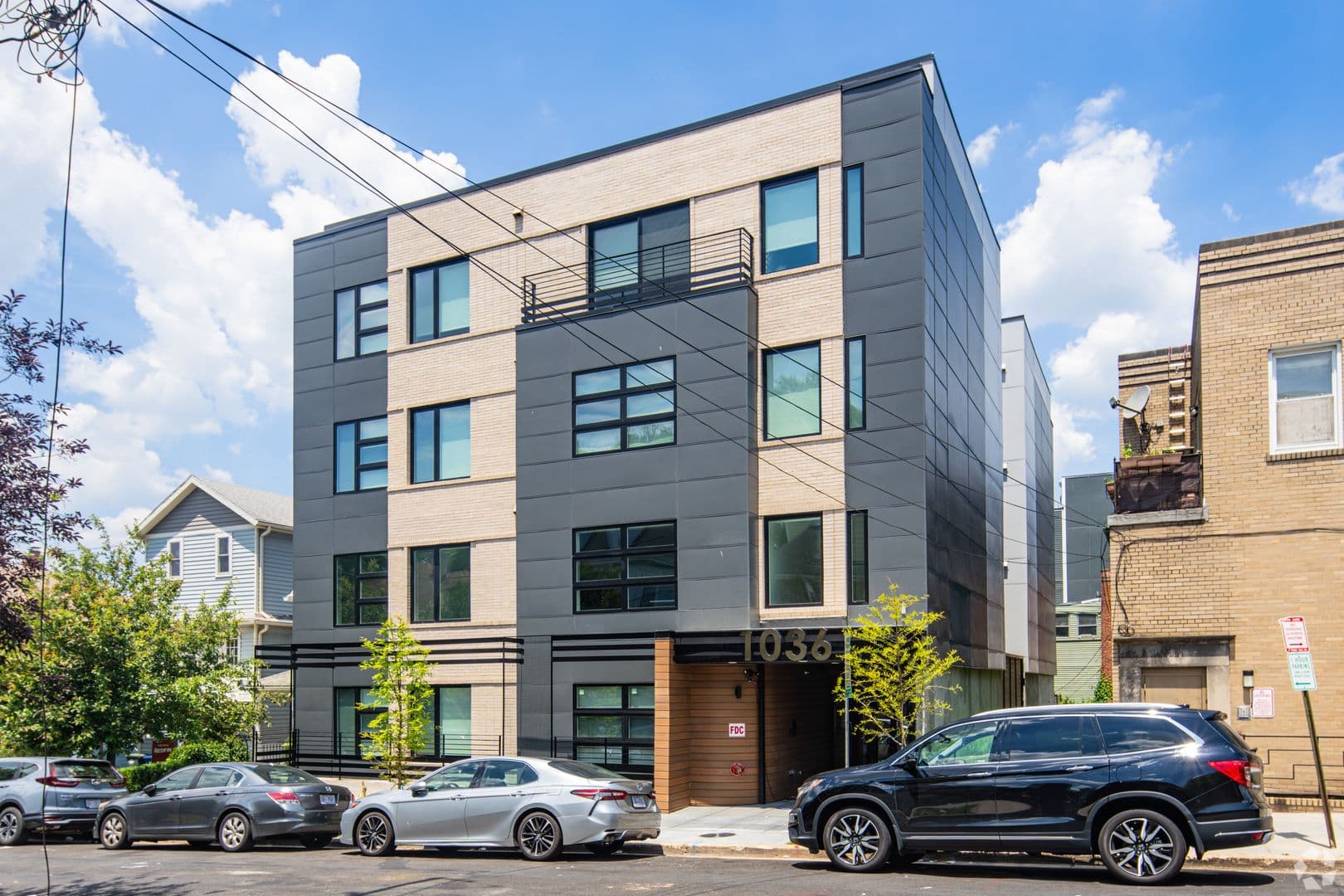 Washington Apartment: 1036 Newton St NE