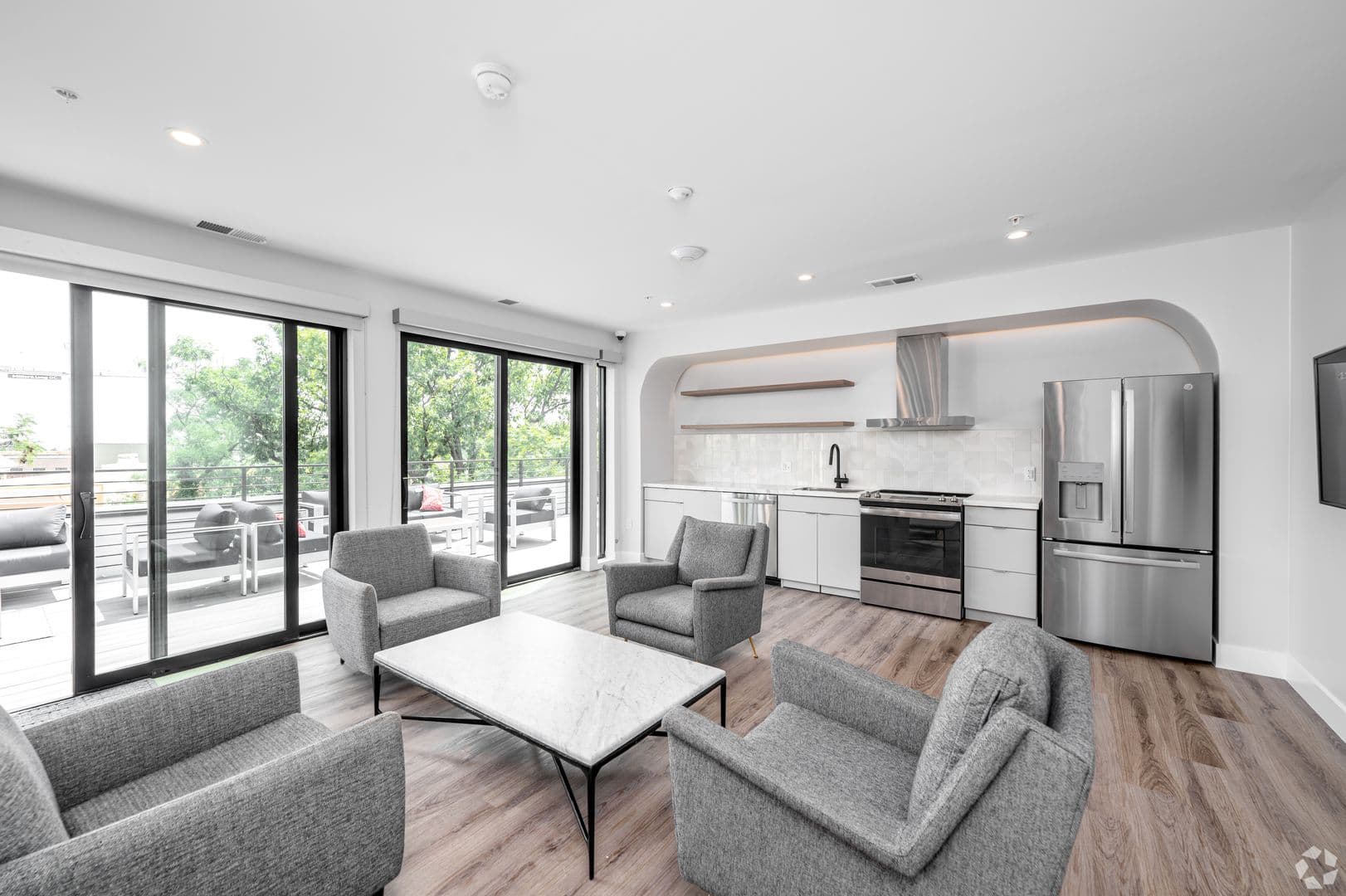 Washington Apartment: 225 Vine St NW