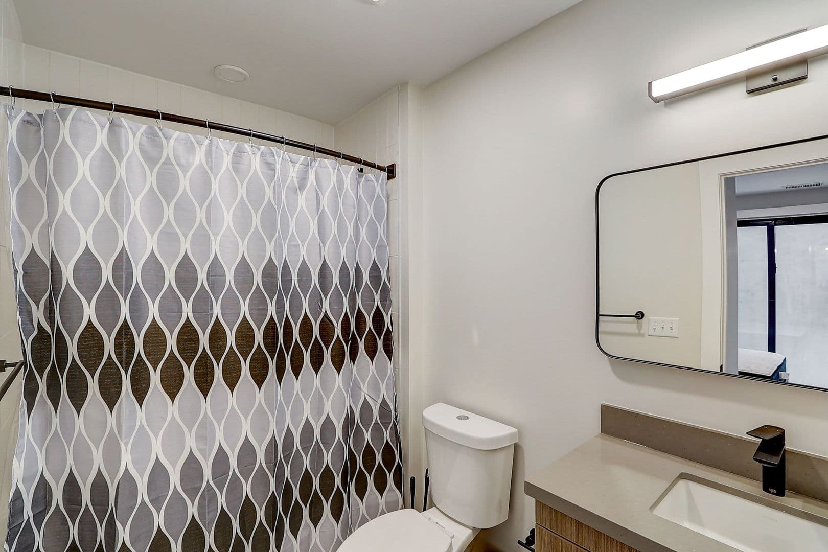 Washington Apartment: 225 Vine St NW